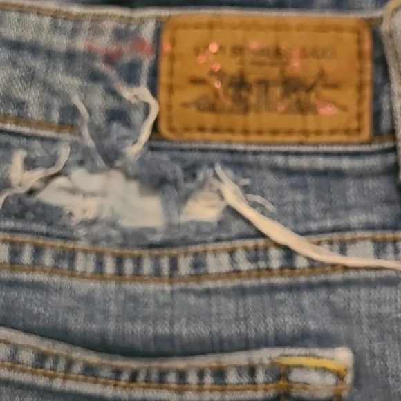 VTG Levi's Women's Heavily Distressed Denim Blue Jean Shorts Sz 8P GUC - Picture 6 of 12
